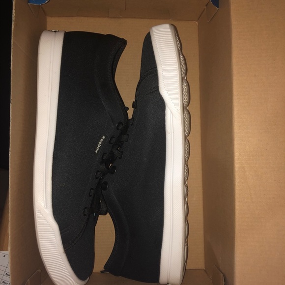 Reebok black and white casual shoes size 10 US - Picture 2 of 3